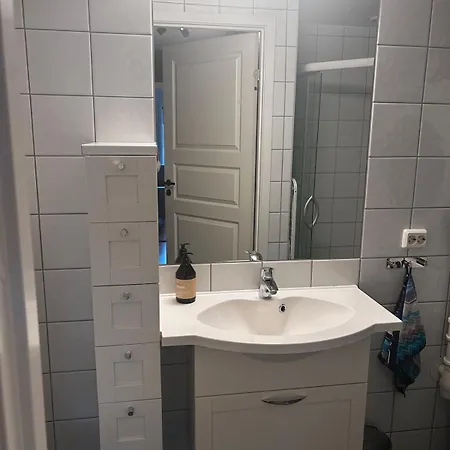 Lägenhet Modern With Balcony Available Aug 24-27 Ons